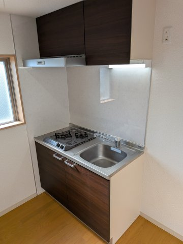 【キッチン】 | レオ伍拾番館 | 2口のシステムキッチンです。