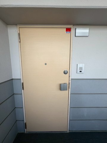 福岡市博多区堅粕３丁目の賃貸マンションの玄関