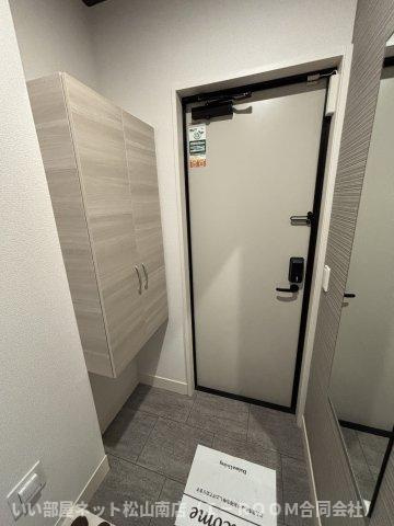 【玄関】 | ベルナシェンテ南松山