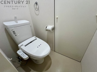 温水洗浄便座付きのトイレです♪