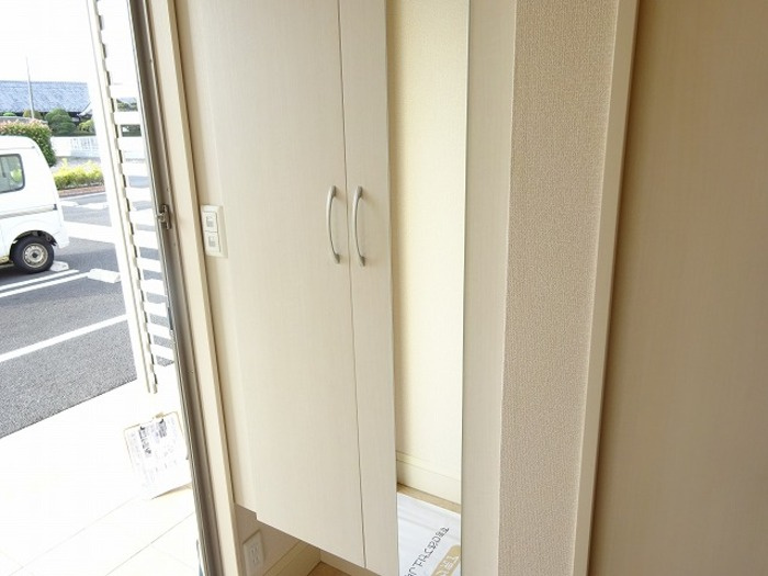 サニーウェルヒルズ　Ｂの玄関|シューズボックスです