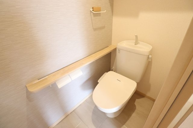 ROYAL GARDEN CASAHARAのトイレ|落ち着いた色調のトイレです