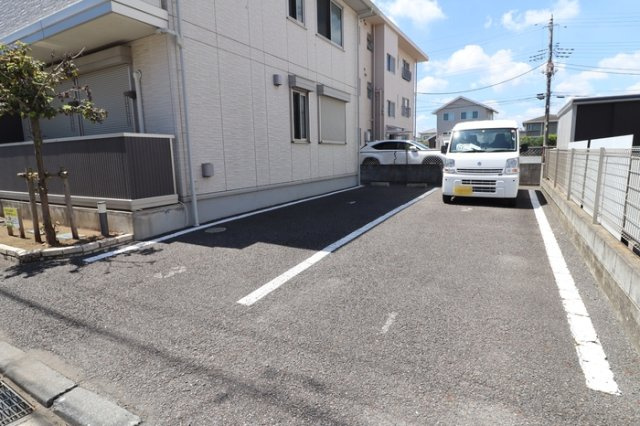 モダンコート見川 Ｍ＆Ｋの駐車場|駐車場です