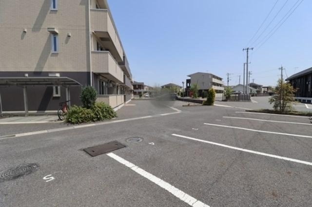 パークドプランタン　Aの駐車場|駐車場があるので、車を買う予定の方も安心です