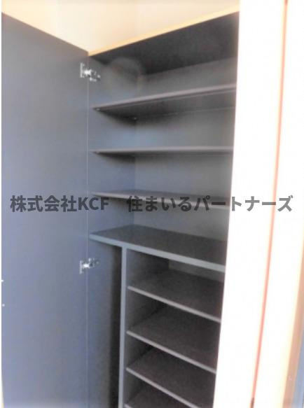 グランドソレーユ東合川の玄関|収納もある玄関です