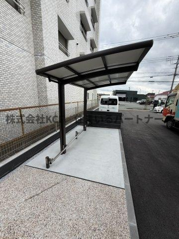 アベリアⅡ番館のその他共用部分|車をお持ちの方に嬉しい駐車場付きの物件です