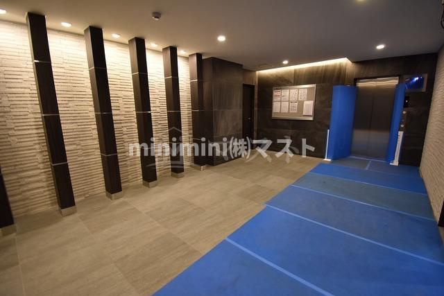 エスリード大阪上本町グリーズのロビー