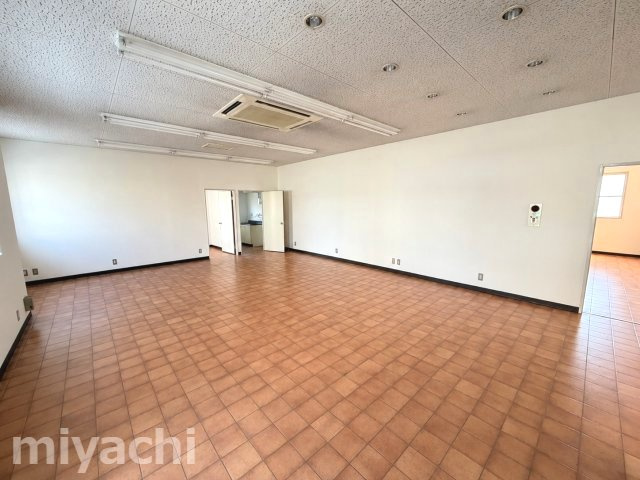 脇町テナントの居間・リビング