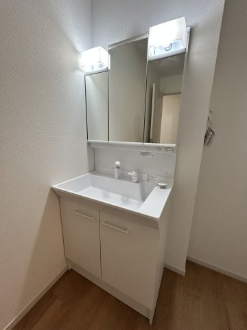 緑が丘町中１丁目1期1号棟の独立洗面台