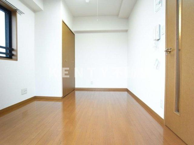 【居間・リビング】 | サンテミリオン千鳥町 | こちらの居間で趣味の時間をお楽しみください