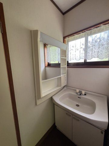 津山市　楢　平家中古住宅　２DK＋納戸の独立洗面台