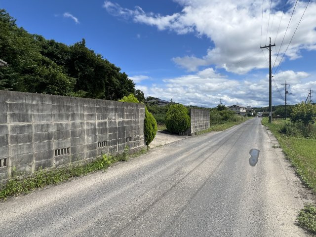 津山市　楢　平家中古住宅　２DK＋納戸の前面道路含む現地写真