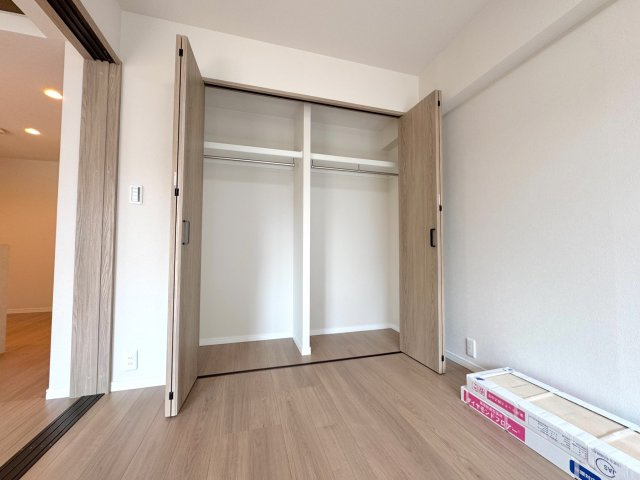 パークハイツ大宮宮原の収納|収納
お部屋をすっきりと保てる広々とした収納スペース。季節物の衣類や大きめの荷物もまとめて収納でき、快適な生活空間を維持できます。