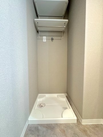 パークハイツ大宮宮原のランドリースペース|ランドリースペース
洗濯機の配置や洗剤類の整理がしやすい独立感のあるランドリースペース。日常のお洗濯がスムーズに行える使い勝手の良い配置です。