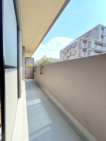 パークハイツ大宮宮原のバルコニー|バルコニー
日当たり・通風ともに良好なバルコニー。お洗濯物を干すスペースとしてはもちろん、心地よい外の風を感じてリフレッシュできます。