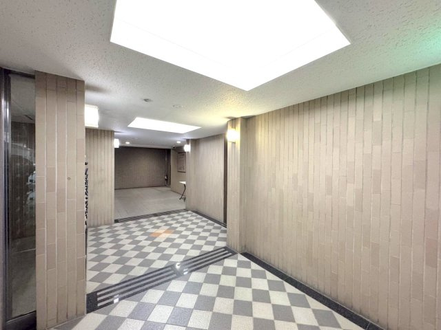 パークハイツ大宮宮原のエントランス|エントランス
品格ある佇まいのエントランス部分。行き届いた管理体制により清潔感が保たれており、毎日の帰宅を気持ちよく迎えてくれます。