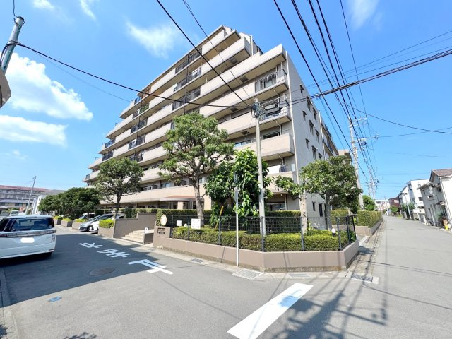 パークハイツ大宮宮原の外観|外観
落ち着いた街並みに馴染む洗練された外観。管理体制も良好で、毎日の暮らしに安心感と快適さをもたらす住まいです。