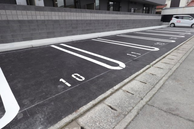 D-room FIRST大善寺駅前の駐車場|駐車場に車を止められます