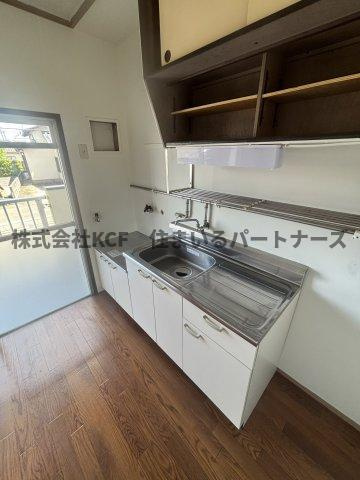 安武200棟のキッチン|コンパクトなキッチンで掃除もラクラク