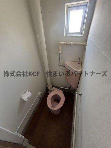 安武200棟のトイレ|落ち着いた色調のトイレです