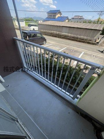 安武200棟のバルコニー|開放的で明るい空間を演出してくれるバルコニーです
