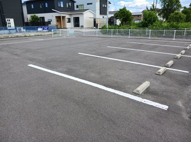 【駐車場】