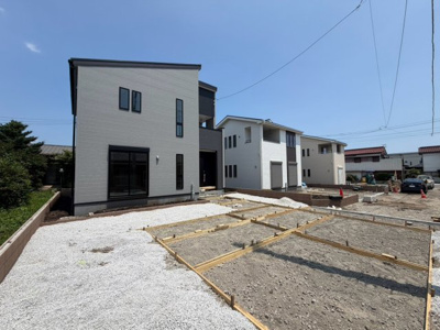 【前面道路含む現地写真】 | 前橋市総社町植野　新築住宅