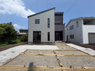 【外観】 | 前橋市総社町植野　新築住宅 | 完成済み！いつでも新生活を始めることができます。
開放感あるLDK！
陽当り、風通しも良い暖かな住まいです。
KOALIVE （コアライブ）【0120-919-727】