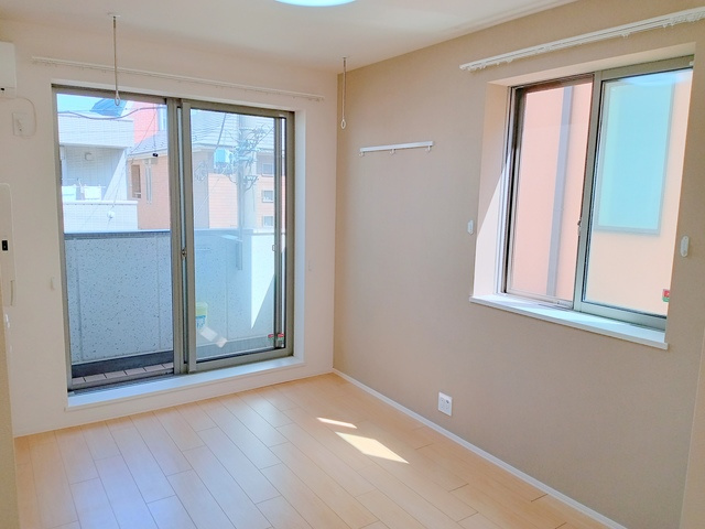 ＭＴＩマンション早稲田の居間・リビング|★２面採光の明るいお部屋です★