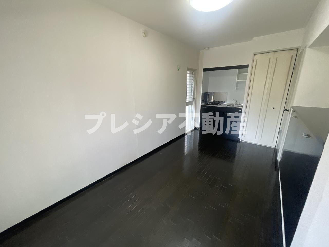 ベル甲子園口IIIの居間・リビング