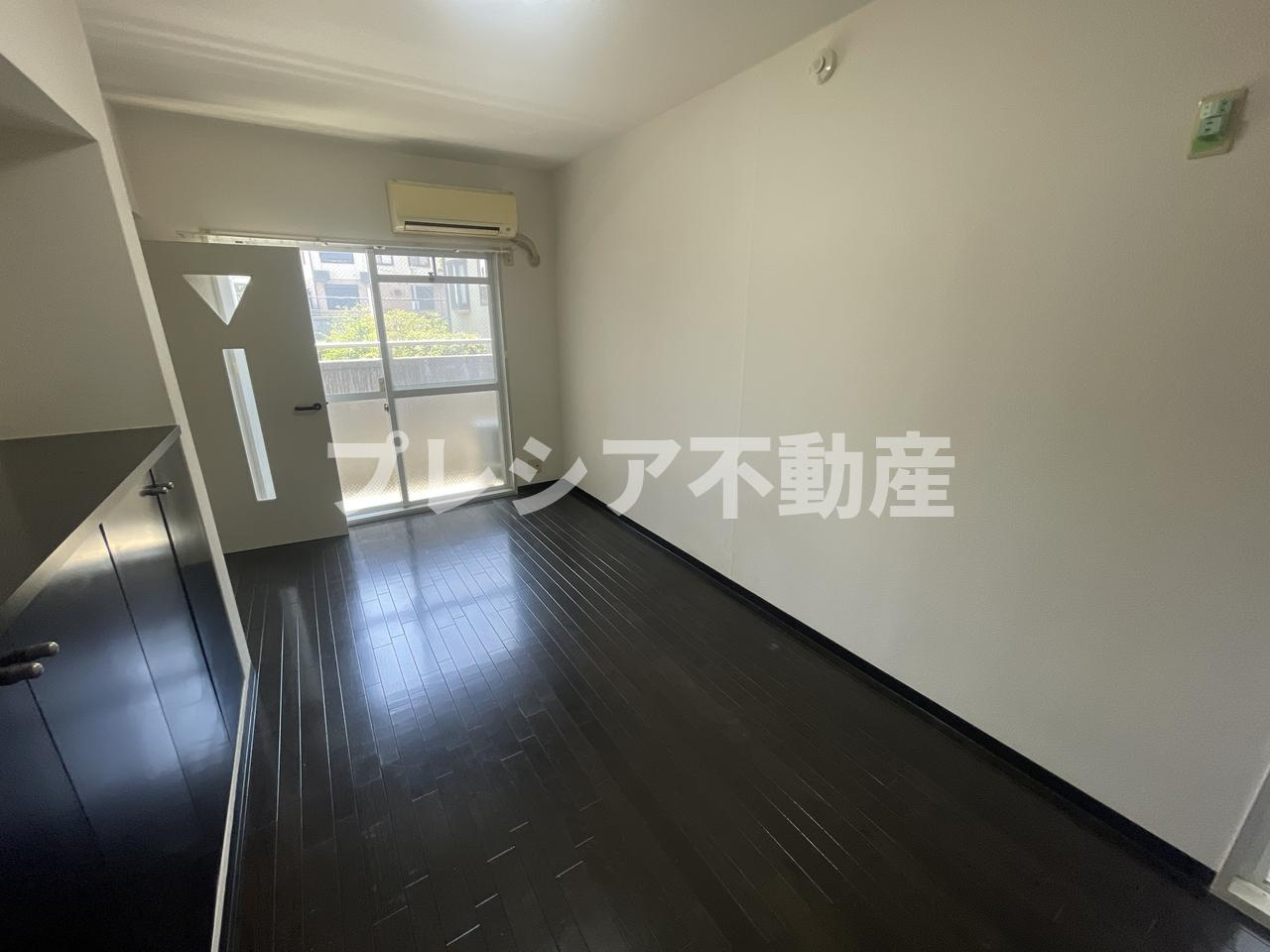 ベル甲子園口IIIの居間・リビング