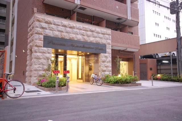 大阪市中央区東高麗橋の賃貸マンションのエントランス