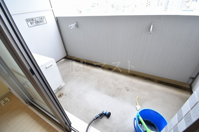 大阪市中央区平野町１丁目の賃貸マンションのバルコニー