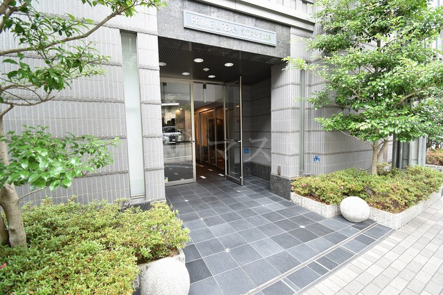 大阪市中央区平野町１丁目の賃貸マンションのエントランス
