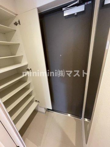 大阪市中央区高麗橋１丁目の賃貸マンションの玄関