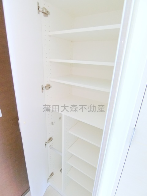 クオリタス南大井の設備|玄関収納　シューズBOX