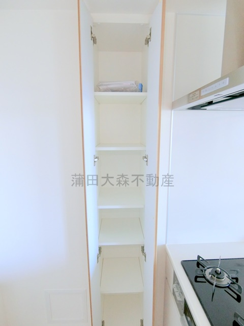 クオリタス南大井の収納|キッチン横収納
