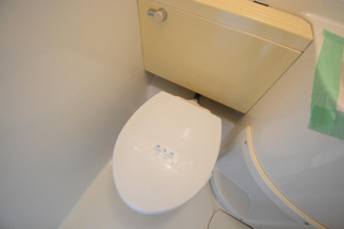 浴室内にトイレがあります☆