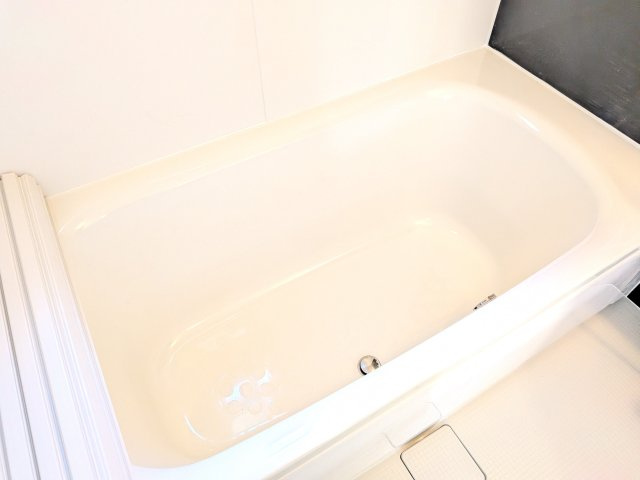 ひたちなか市平磯町　第2　新築戸建て　4号棟の浴室|高断熱の浴槽で、追い焚きの回数を減らし光熱費を節約！
いつでもあたたかいお風呂に入れます。
冬場のヒートショック対策にも役立つ浴室暖房換気乾燥機付きです！