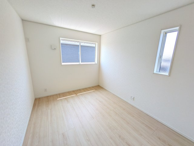 ひたちなか市平磯町　第2　新築戸建て　3号棟の洋室|陽当たりの良い明るい洋室です♪