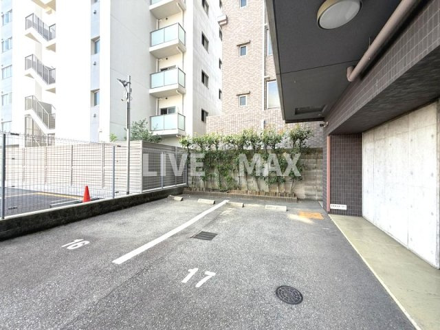 【駐車場】ドゥーエ江坂Ⅱ