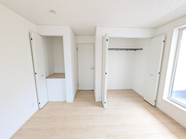 ひたちなか市平磯町　第2　新築戸建て　2号棟の収納|大容量のクローゼットを完備。衣類から季節家電までスッキリ片付き、空間を有効活用できます。