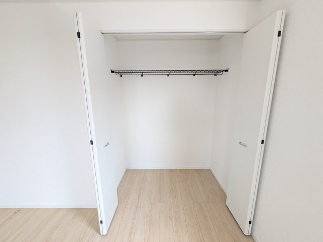 ひたちなか市平磯町　第2　新築戸建て　1号棟の収納|大容量のクローゼットを完備。衣類から季節家電までスッキリ片付き、空間を有効活用できます。