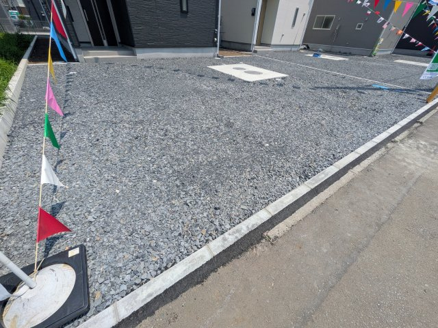 ひたちなか市平磯町　第2　新築戸建て　1号棟の駐車場|駐車4台可能で、出し入れしやすいゆとりのカースペース。
月々の駐車場代が不要な点も大きな魅力です。