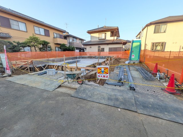 牛久市栄町６丁目　新築戸建ての前面道路含む現地写真|現地完成済で建物や駐車場、お庭も全てご覧いただけます。。
本日のご見学も可能です♪
お気軽にお電話またはお問い合わせください。