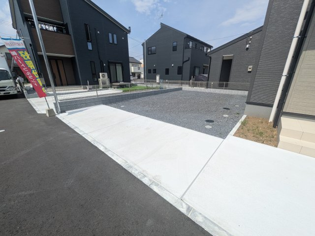 小美玉市羽鳥　13期　新築戸建て　4号棟の駐車場|駐車は5台可能です♪