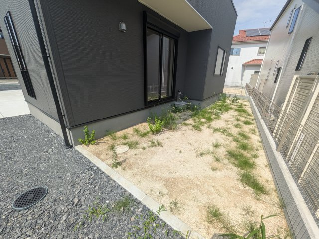 小美玉市羽鳥　13期　新築戸建て　4号棟の庭|日当たりや広さを現地で体感してください。理想のガーデニングや家庭菜園を始めてみませんか。