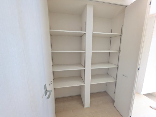 小美玉市羽鳥　13期　新築戸建て　4号棟の玄関|玄関正面のクローゼット♪