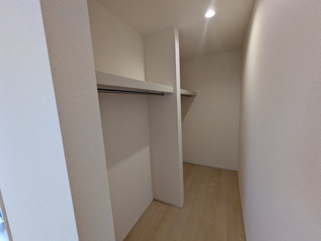 石岡市石岡　3期　新築戸建ての収納|衣類や季節ものバッグ、帽子などの小物もまとめて収納できる広々としたウォークインクローゼット♪