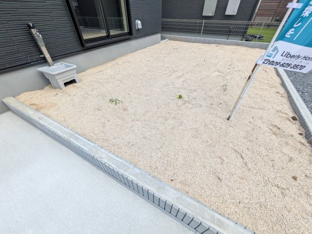 石岡市石岡　3期　新築戸建ての庭|日当たりや広さを現地で体感してください。理想のガーデニングや家庭菜園を始めてみませんか。